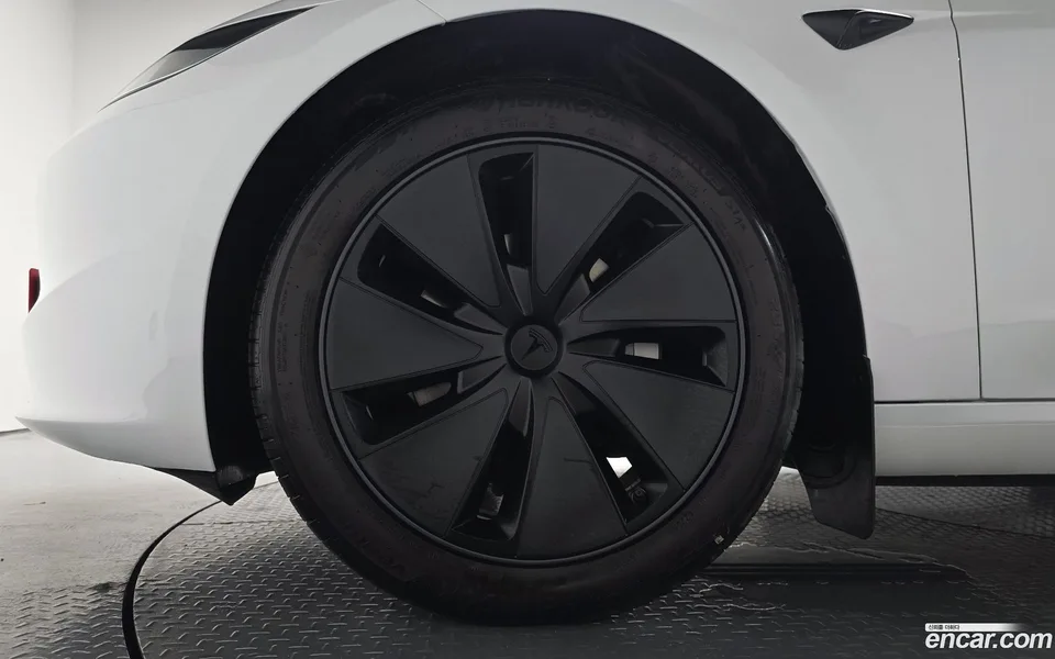 Tesla Model 3 RWD 2025 — thumbnail 2
