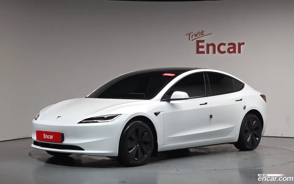 Tesla Model 3 RWD 2025 — photo 1, buy with delivery to Moscow