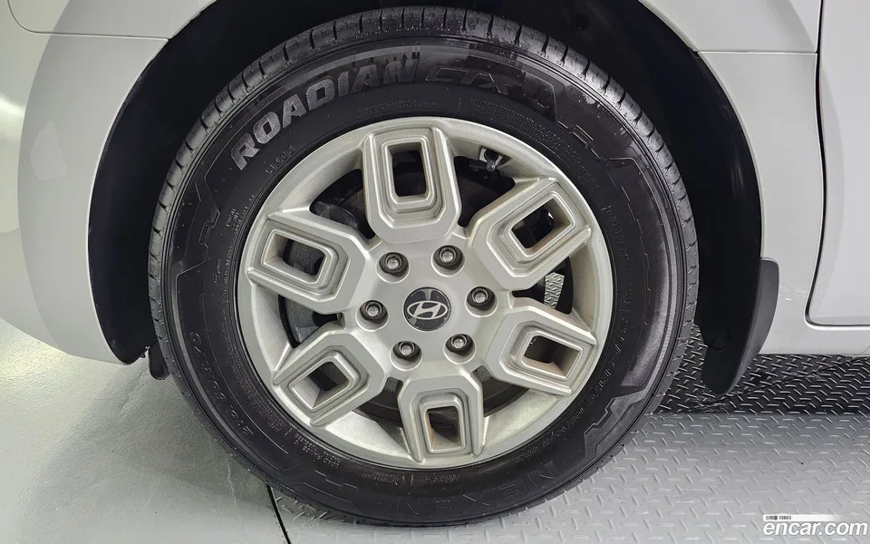 Hyundai Staria L3.5 5 2025 — thumbnail 2