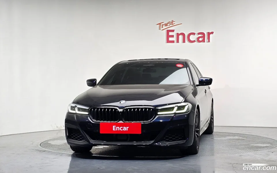 BMW 5 Series 520i M 2023 — thumbnail 3