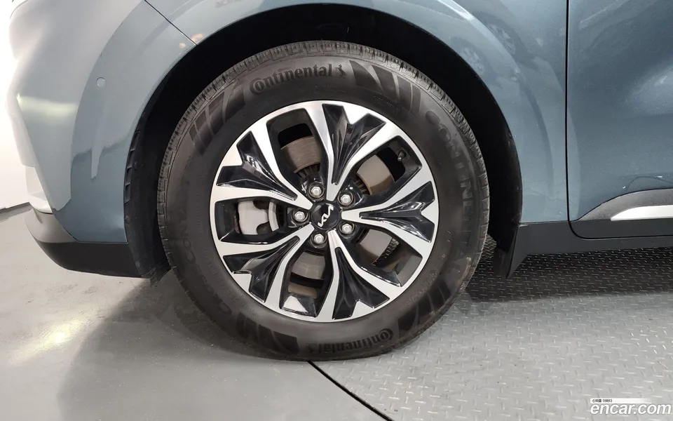 Kia Carnival 11 2023 — thumbnail 2