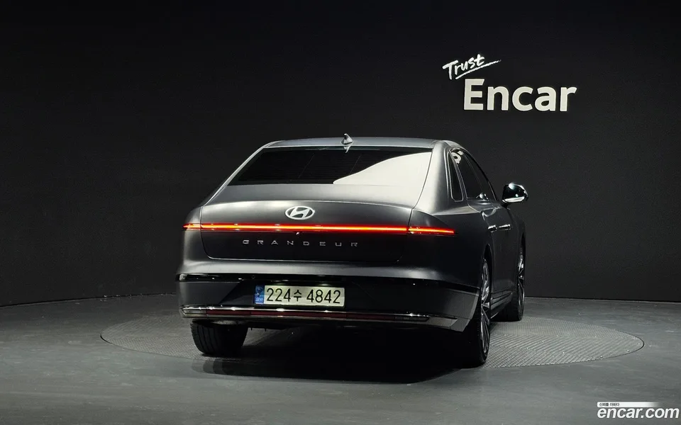 Hyundai Grandeur Hybrid 2023 — thumbnail 4
