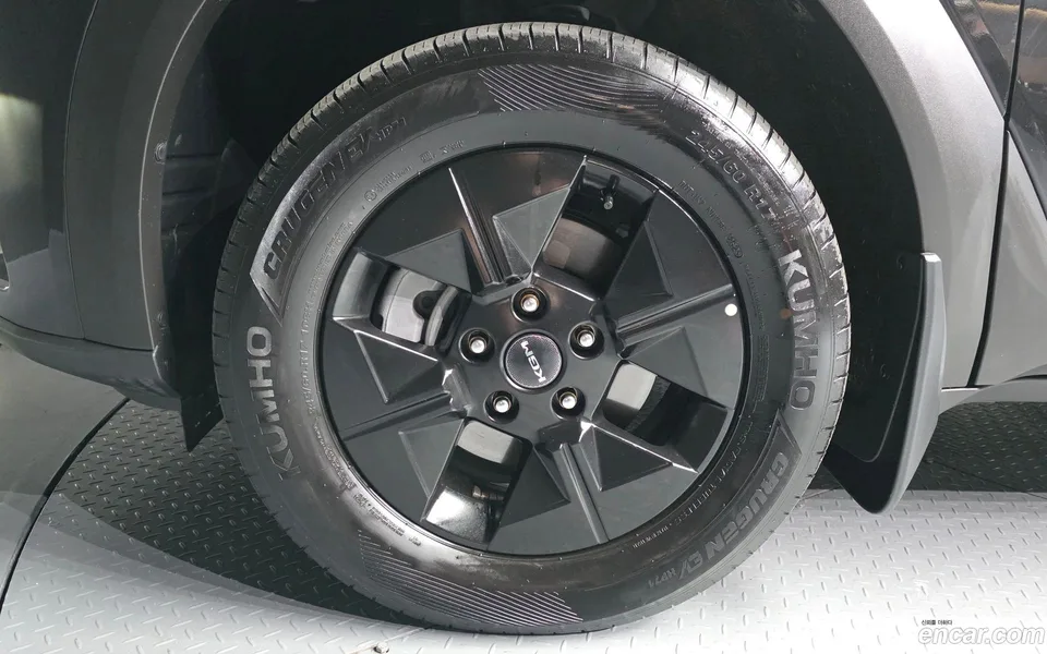 KG Mobility Musso EV AWD 2025 — thumbnail 5