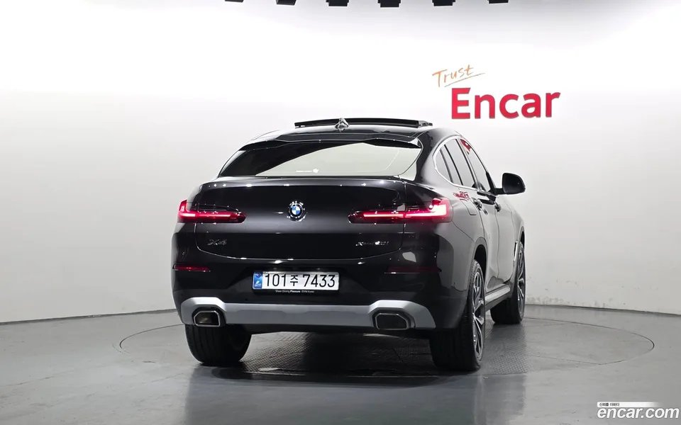 BMW X4 xDrive20i xLine 2025 — thumbnail 4