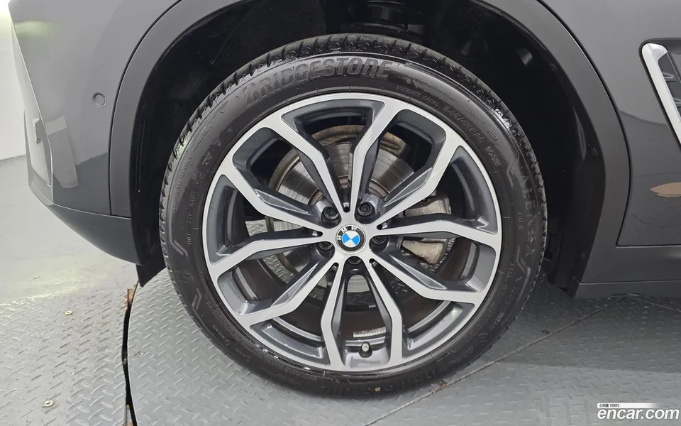 BMW X4 xDrive20i xLine 2025 — thumbnail 5