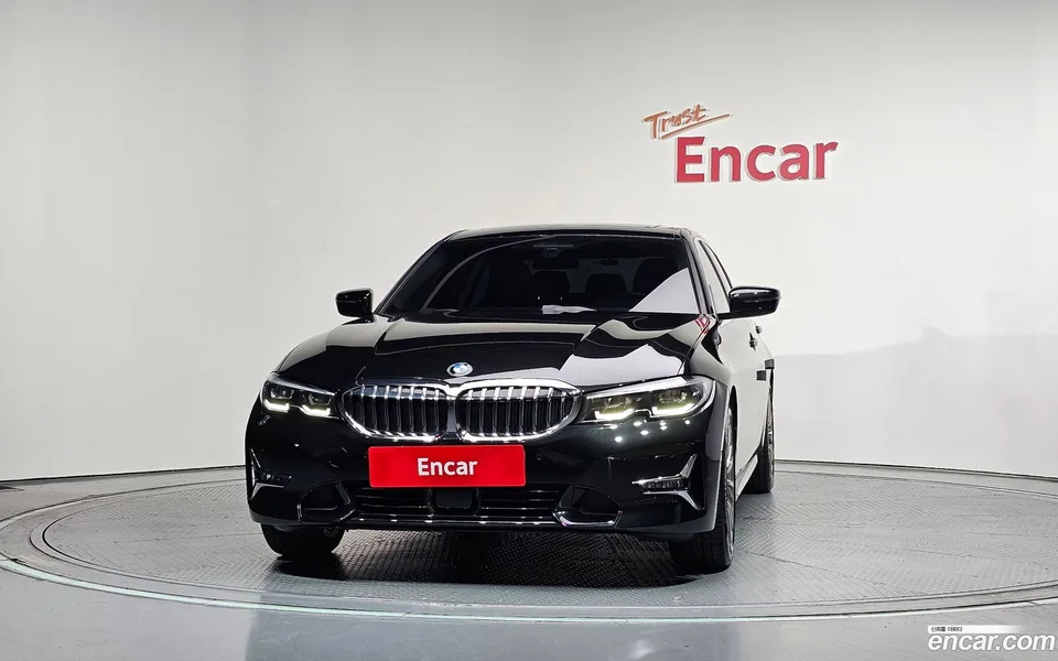 BMW 3 Series 320i 2022 — thumbnail 3