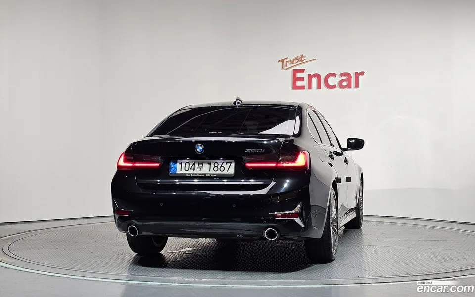 BMW 3 Series 320i 2022 — thumbnail 4