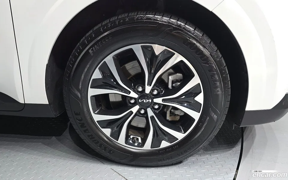 Kia Carnival 9 2022 — thumbnail 2