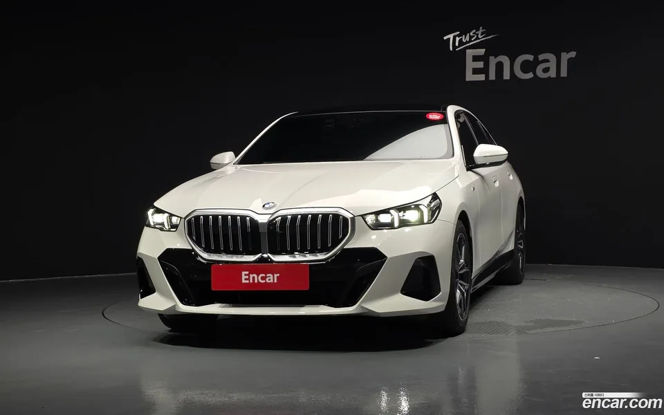 BMW 5 Series 520i M 2025 — thumbnail 3