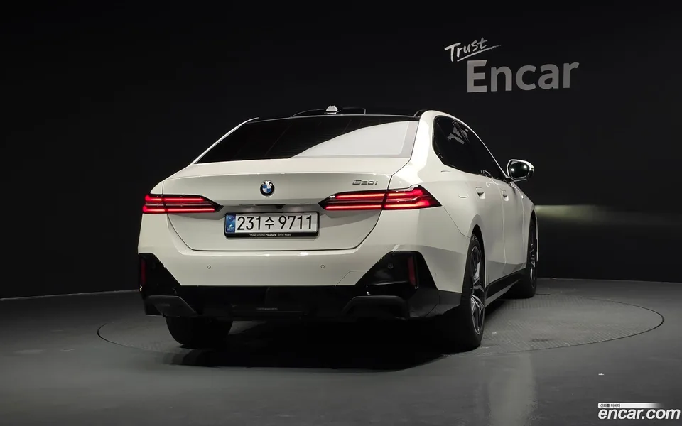 BMW 5 Series 520i M 2025 — thumbnail 4