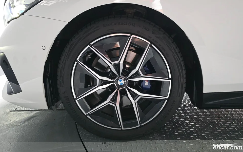 BMW 5 Series 520i M 2025 — thumbnail 5