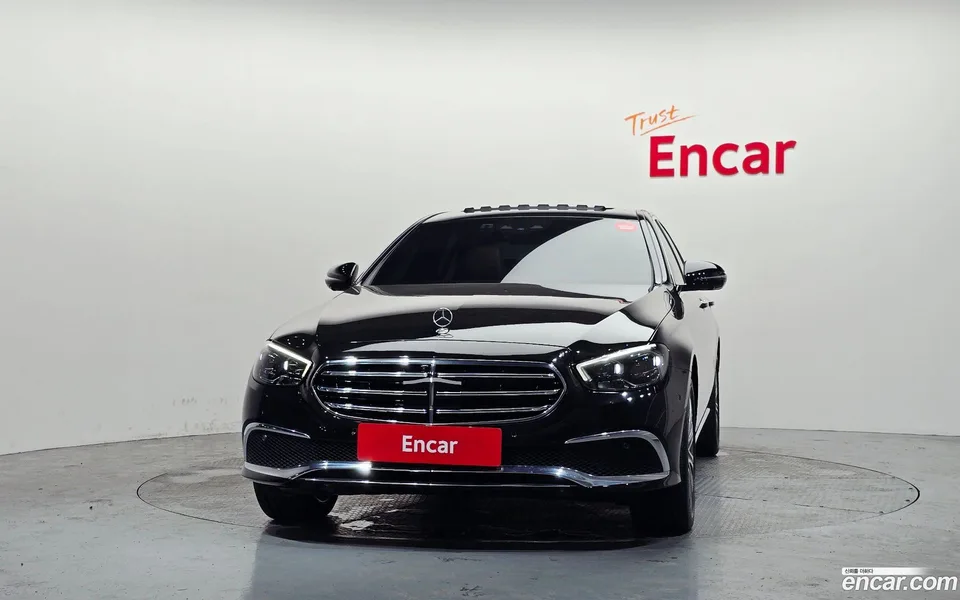 Mercedes-Benz E-Class E350 4MATIC 2023 — thumbnail 3