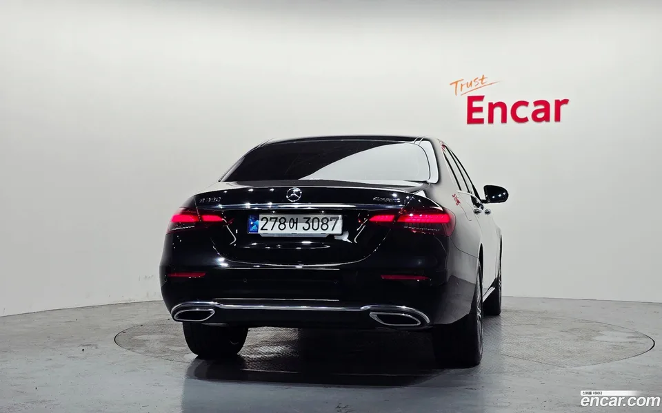 Mercedes-Benz E-Class E350 4MATIC 2023 — thumbnail 4