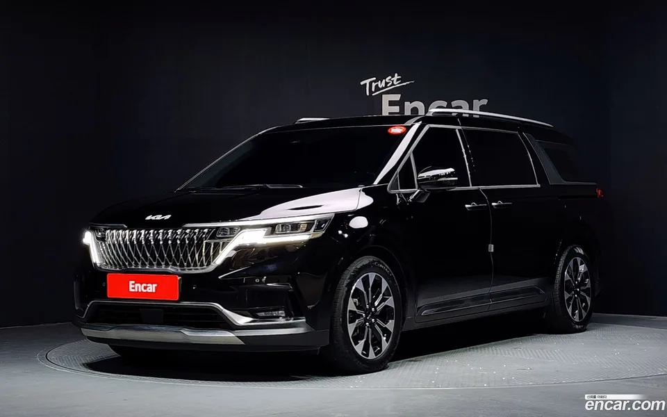 Kia Carnival 9 2023 — photo 1, buy with delivery to Moscow