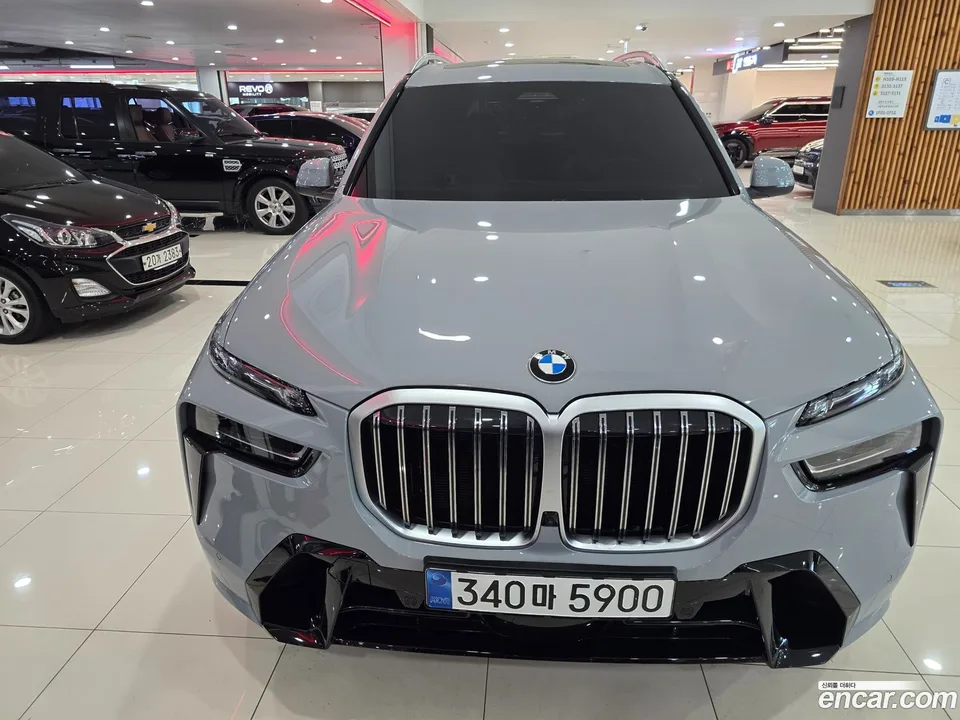 BMW X7 xDrive 40i M 6 2025 — thumbnail 3