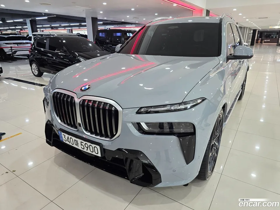 BMW X7 xDrive 40i M 6 2025 — photo 1, buy with delivery to Moscow