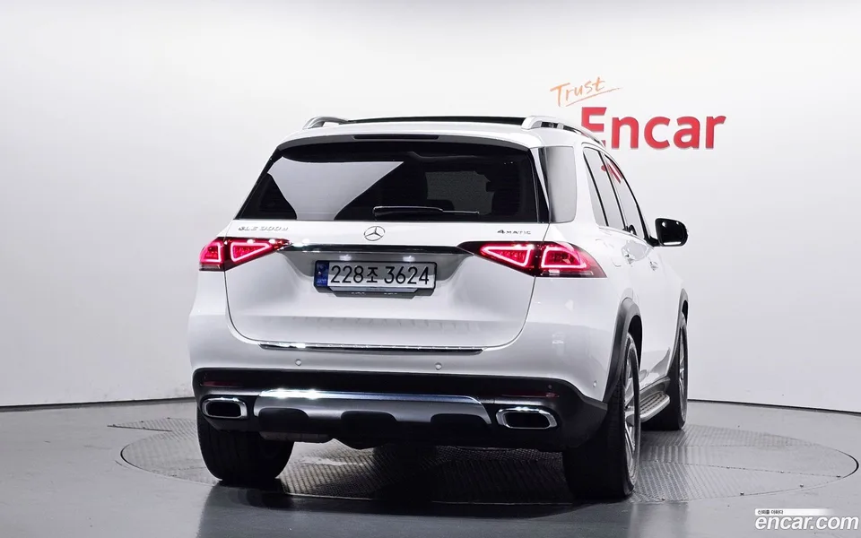 Mercedes-Benz GLE-Class GLE300d 4MATIC 2023 — thumbnail 4