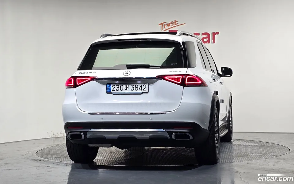 Mercedes-Benz GLE-Class GLE300d 4MATIC 2023 — thumbnail 4