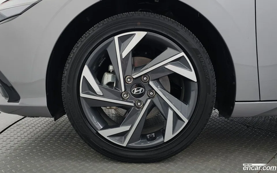Hyundai Avante CN7 Hybrid 2025 — миниатюра 2