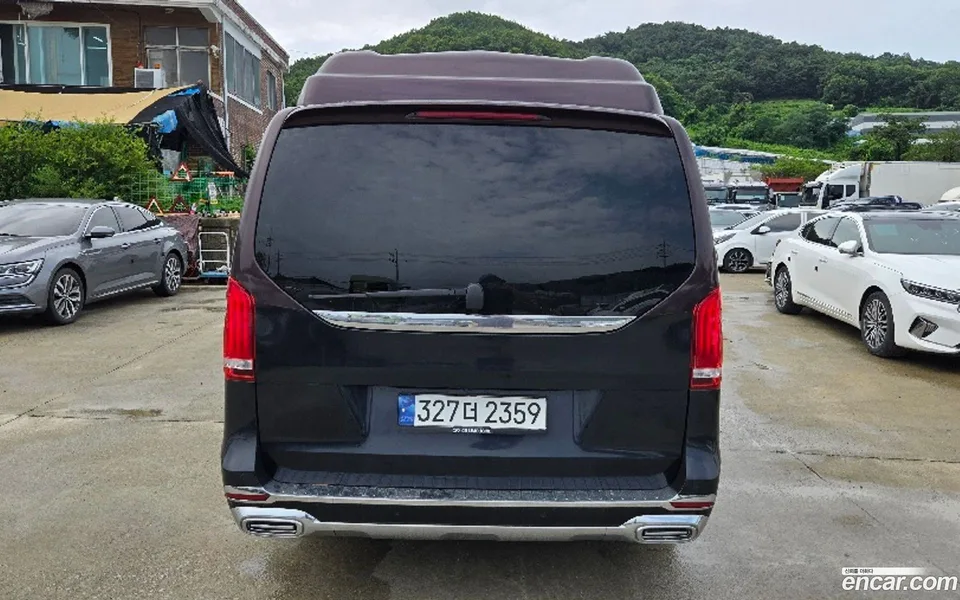 Mercedes-Benz V-Class V220 CDI 2023 — thumbnail 3