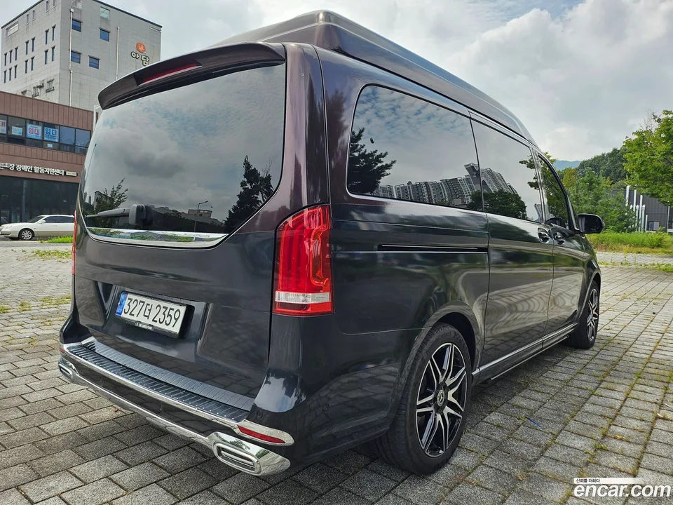 Mercedes-Benz V-Class V220 CDI 2023 — thumbnail 4