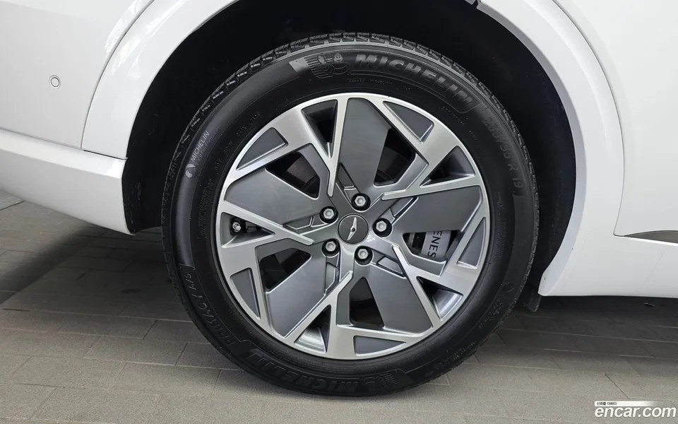 Genesis Electrified GV70 e-AWD 2023 — thumbnail 2