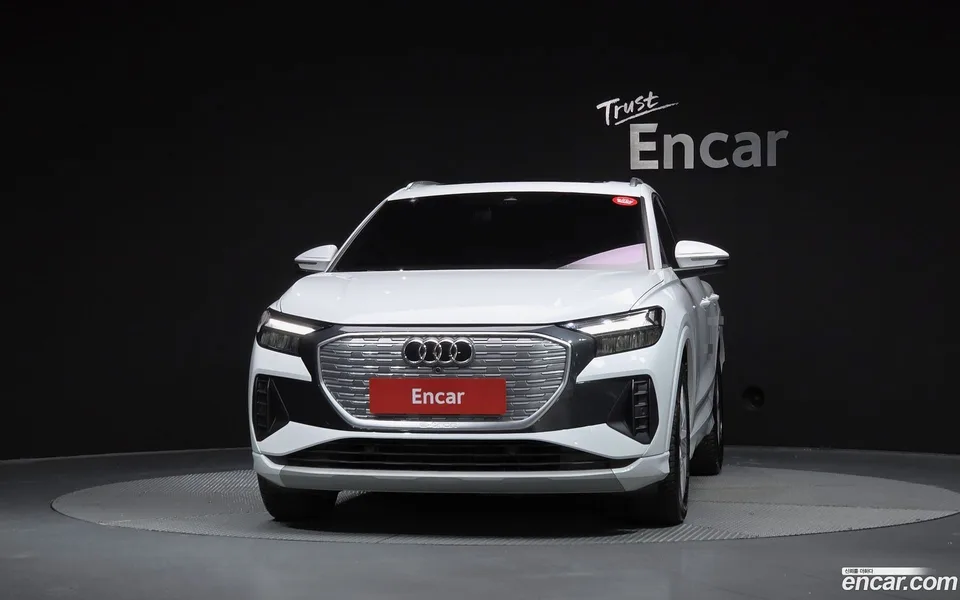 Audi Q4 e-tron 40 2023 — thumbnail 3