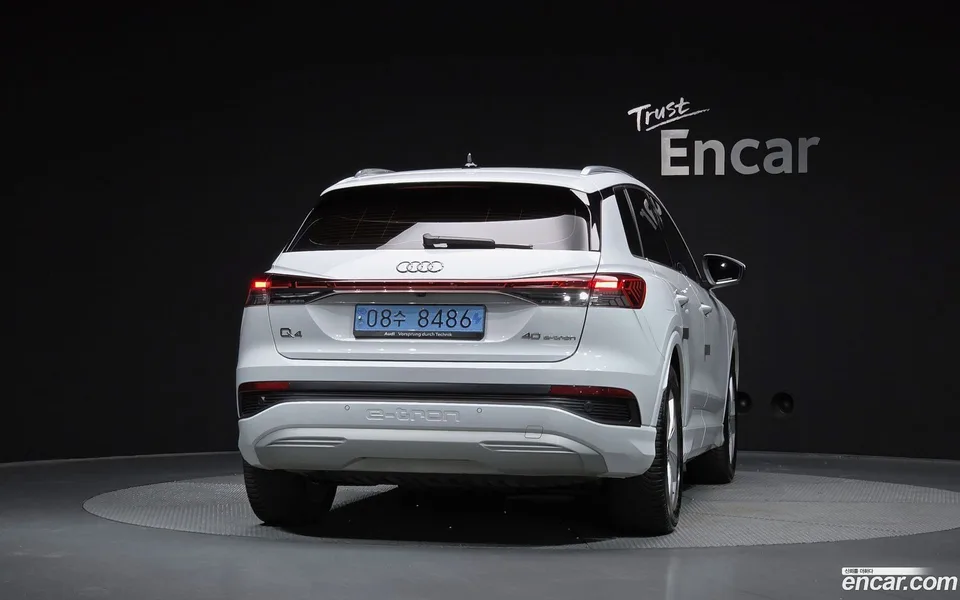Audi Q4 e-tron 40 2023 — thumbnail 4