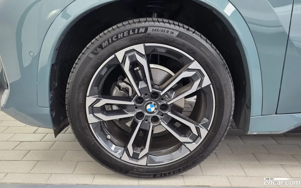 BMW X1 xDrive 20i M 2025 — thumbnail 2