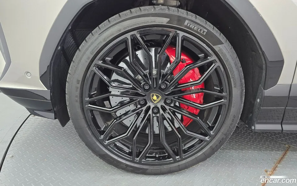Lamborghini Urus 4.0 V8 SE 2025 — thumbnail 2