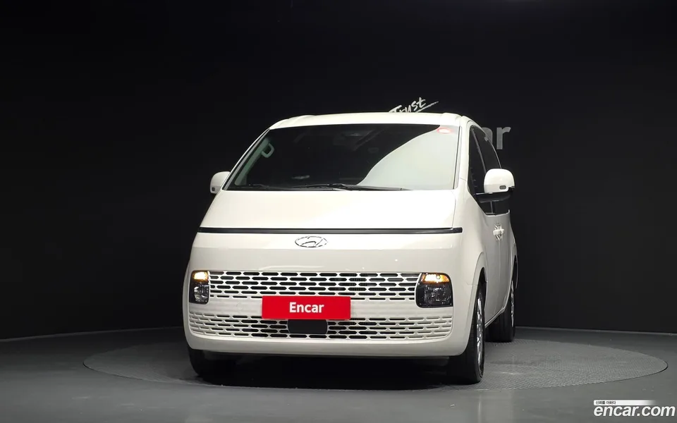 Hyundai Staria 3 2023 — thumbnail 3