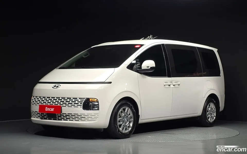 Hyundai Staria 3 2023 — photo 1, buy with delivery to Moscow