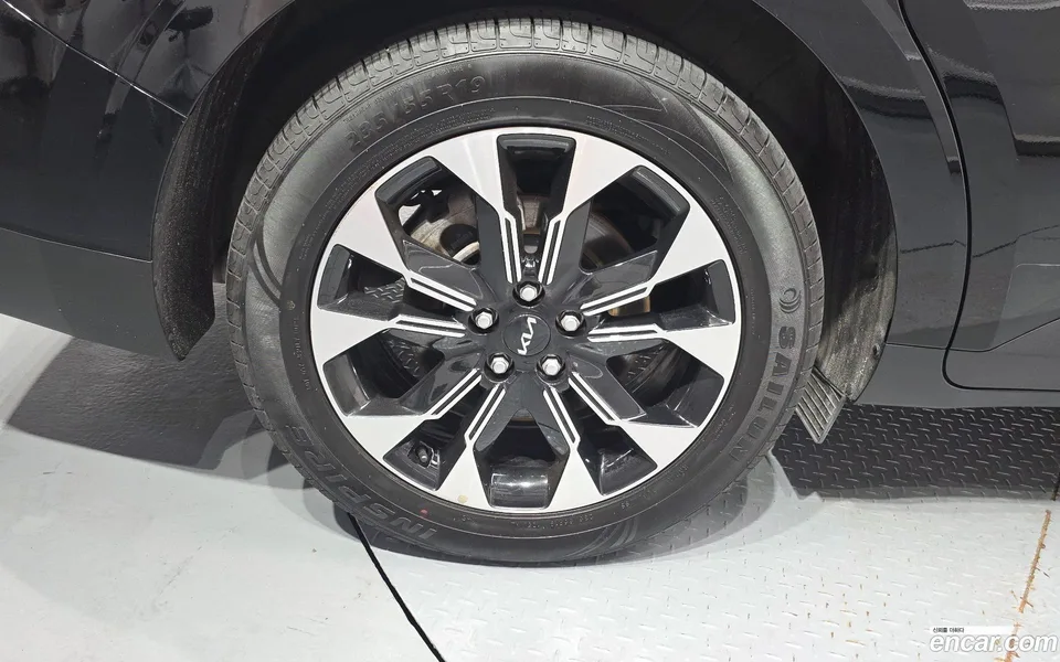 Kia Carnival 9 2022 — thumbnail 5