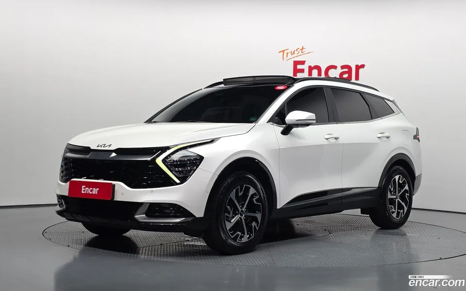 Kia Sportage Hybrid 2WD 2023 — photo 1, buy with delivery to Moscow