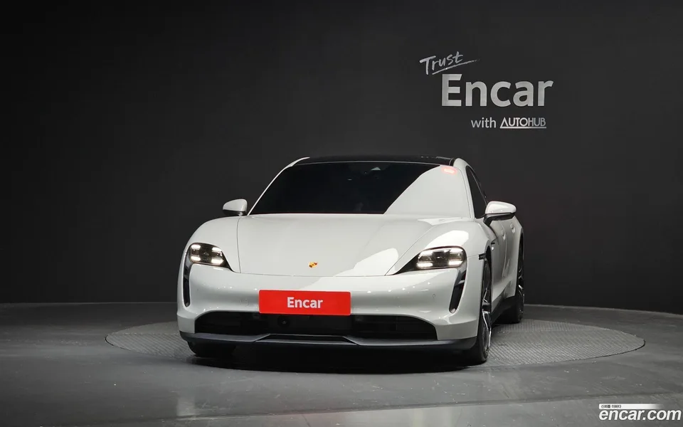 Porsche Taycan 2023 — thumbnail 3