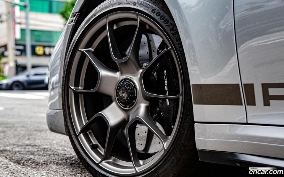Porsche 911 (992) 50 2025 — thumbnail 5