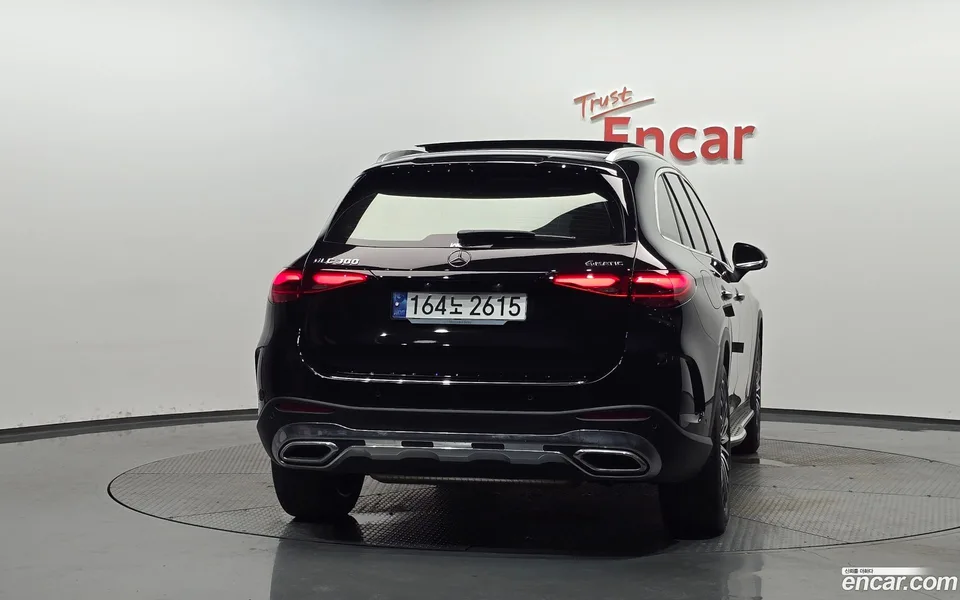 Mercedes-Benz GLC-Class GLC300 4MATIC AMG Line 2023 — thumbnail 4