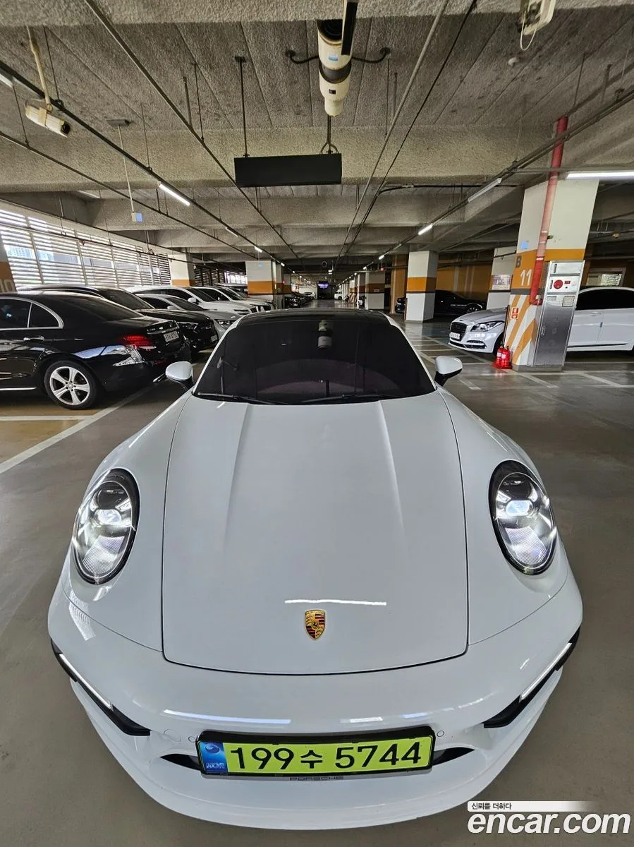 Porsche 911 (992) 2023 — photo 1, buy with delivery to Moscow