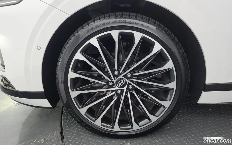 Hyundai Grandeur Hybrid 2023 — thumbnail 2