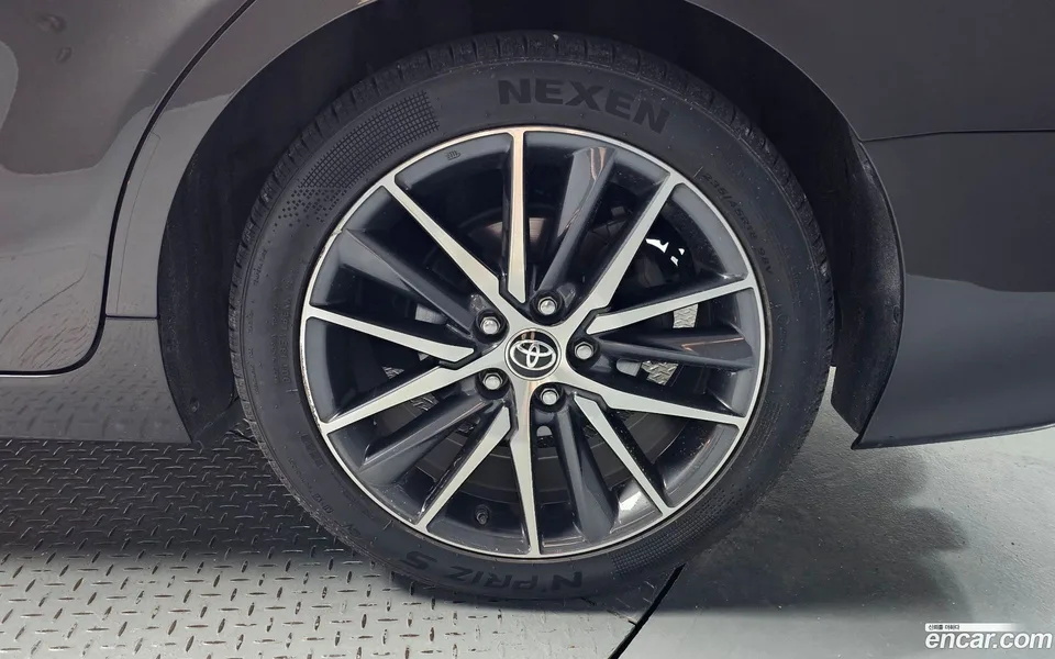 Toyota Camry 2.5 XLE 2022 — thumbnail 2