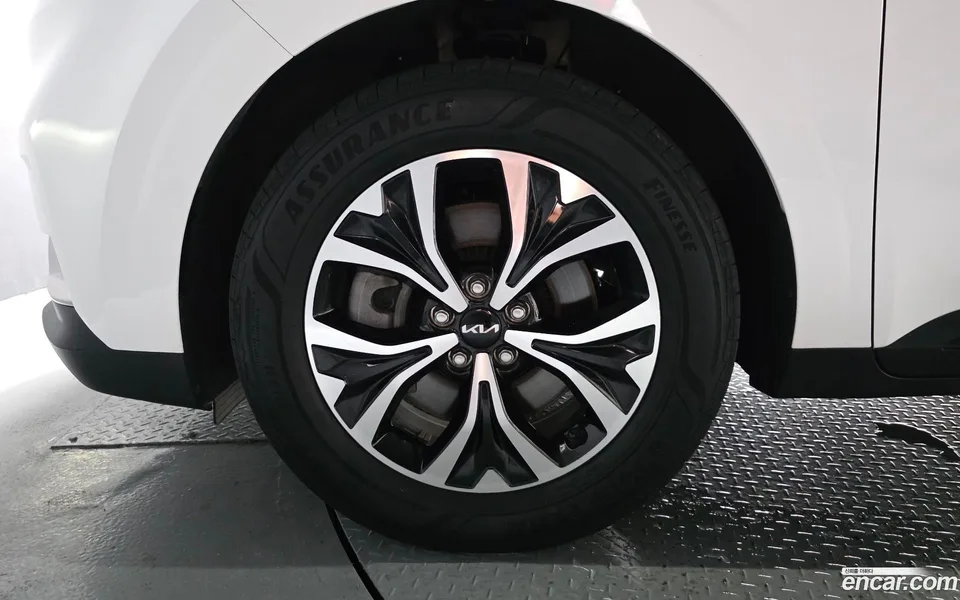 Kia Carnival 9 2023 — thumbnail 2