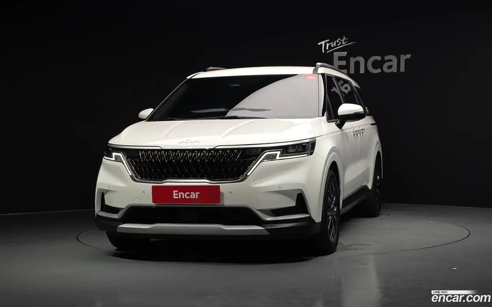 Kia Carnival 9 2023 — thumbnail 3