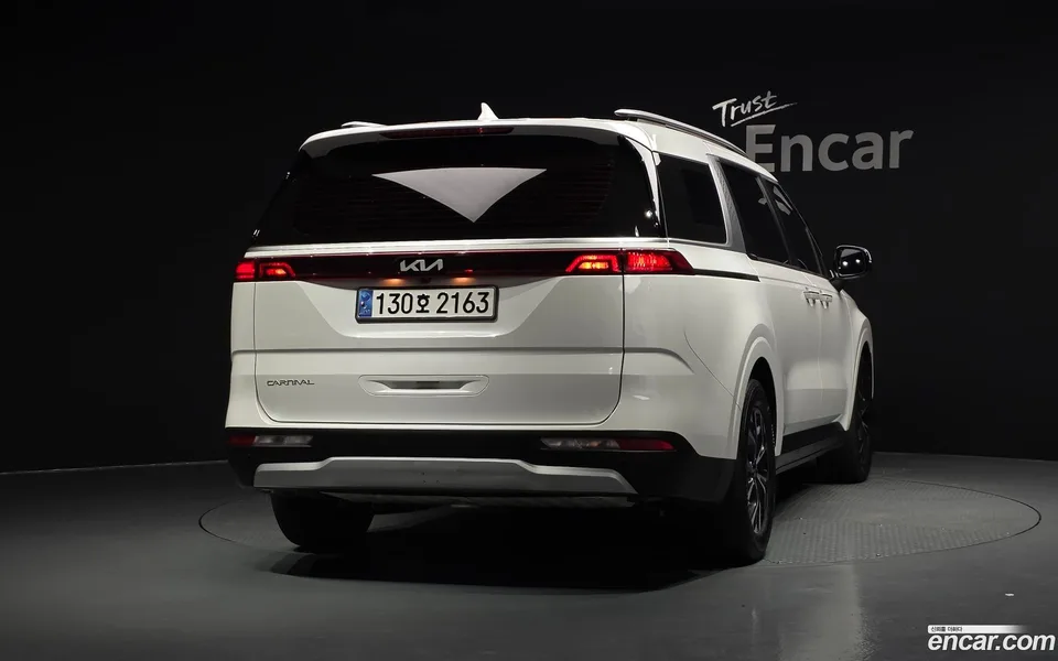 Kia Carnival 9 2023 — thumbnail 4