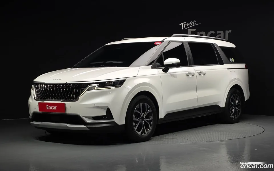 Kia Carnival 9 2023 — photo 1, buy with delivery to Moscow