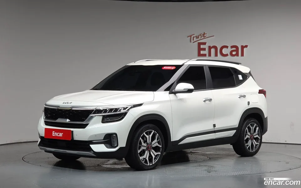 Kia Seltos 1.6 2WD 2022 — photo 1, buy with delivery to Moscow