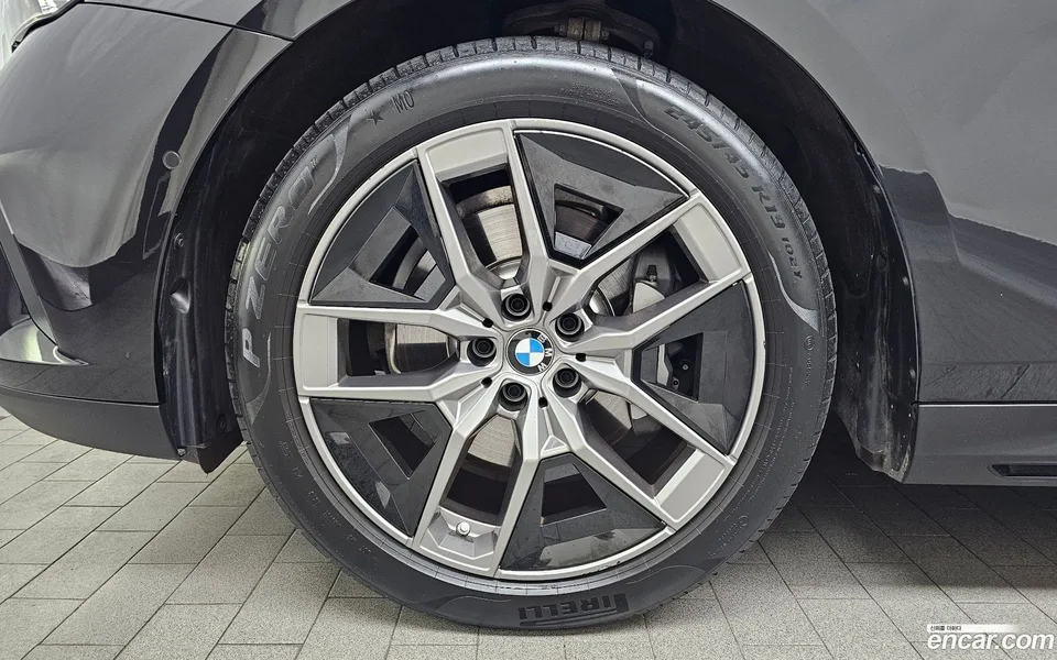 BMW 5 Series 530i xDrive 2023 — thumbnail 2