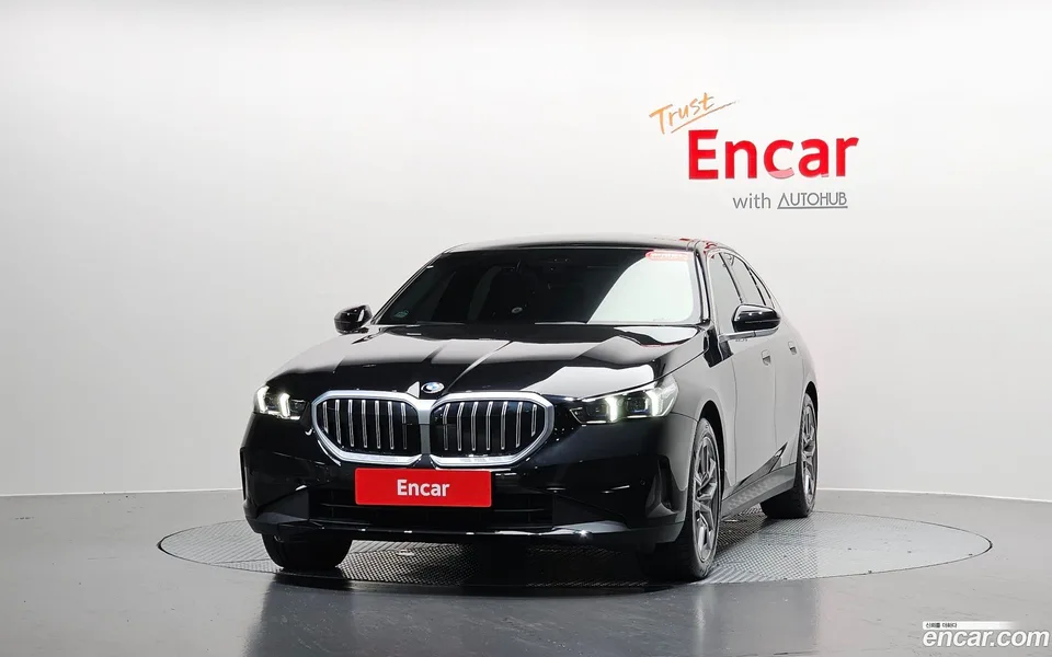 BMW 5 Series 530i xDrive 2023 — thumbnail 3