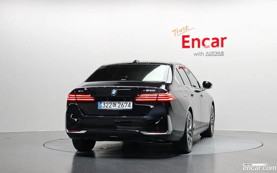 BMW 5 Series 530i xDrive 2023 — thumbnail 4