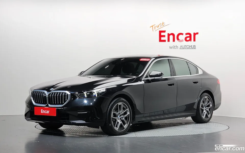 BMW 5 Series 530i xDrive 2023 — photo 1, buy with delivery to Moscow