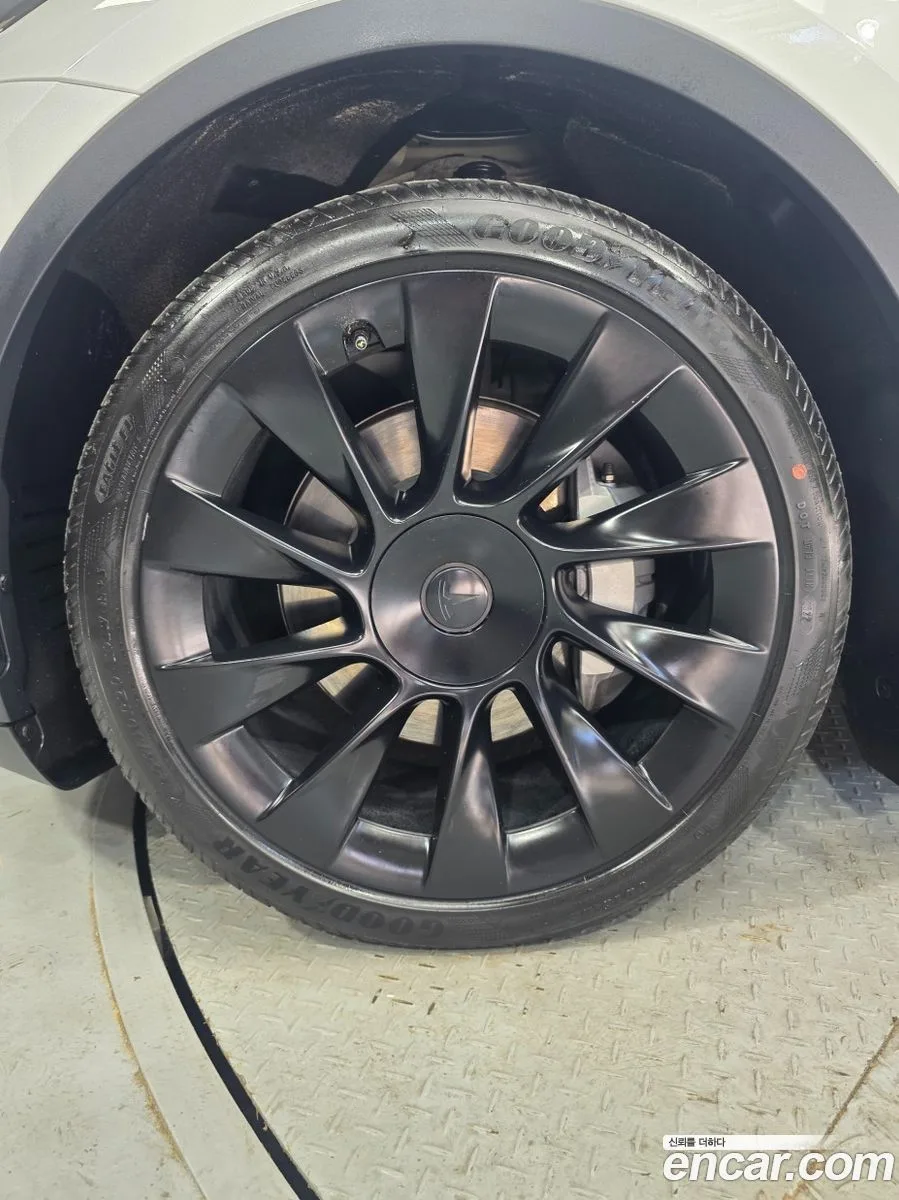 Tesla Model Y AWD 2022 — thumbnail 2